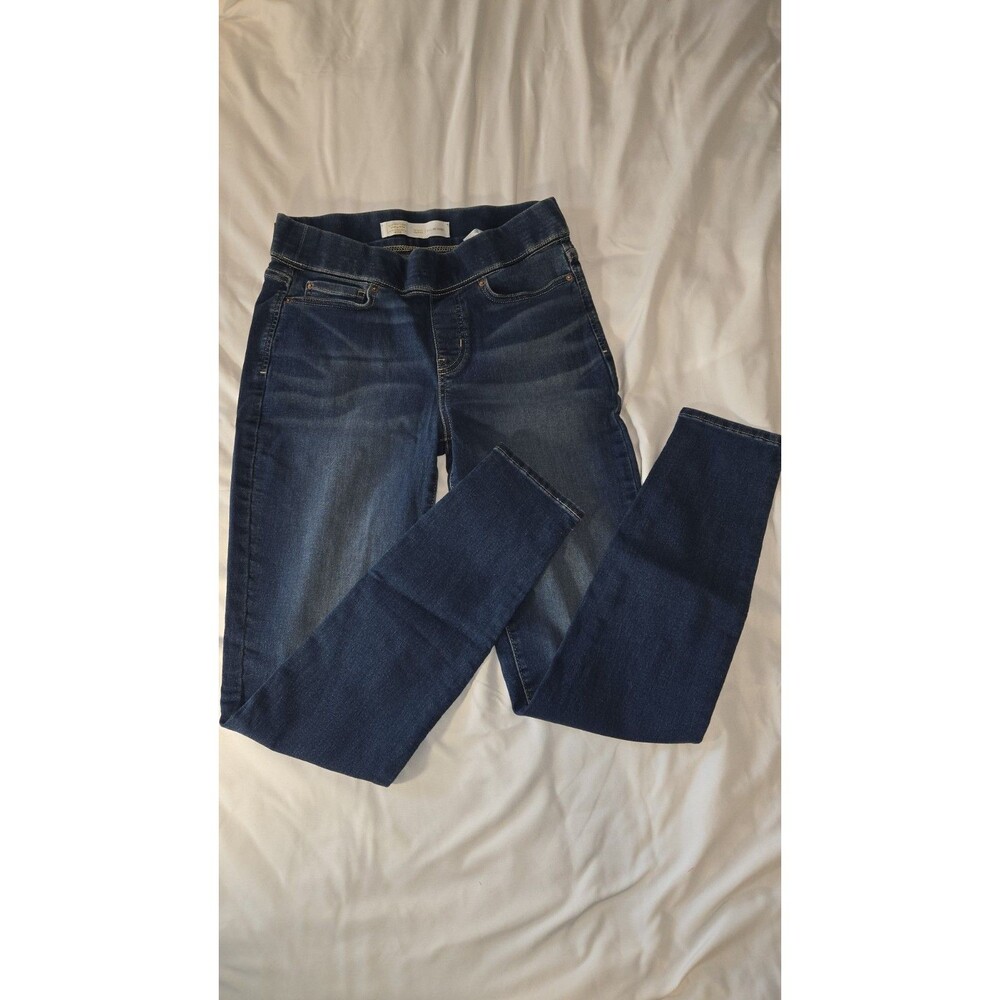 Levi's Signature Women's Shaping Pull-on Jeans, Medium 8L- Dark Wash